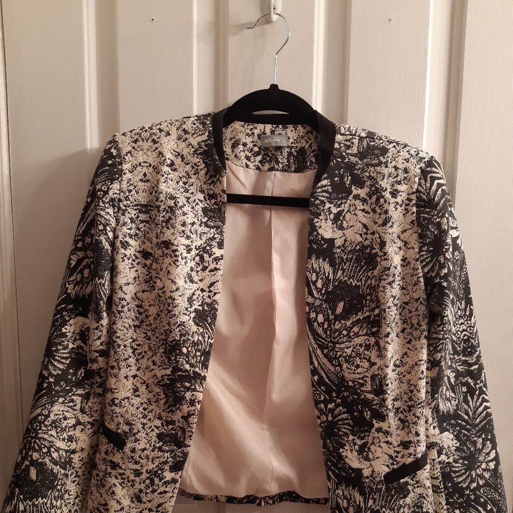 Structured Floral Blazer